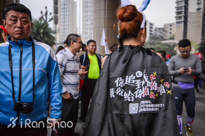 重庆跑不桑 美女跑不停