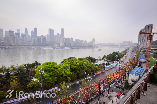 重庆跑不桑 美女跑不停