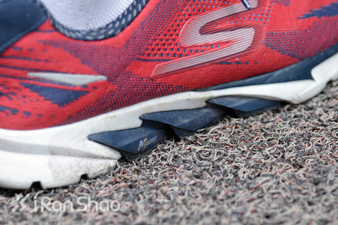 评测 | Skechers 斯凯奇 Go Run 4 鞋面与鞋底不可兼得