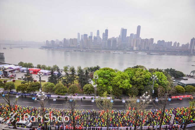 重庆跑不桑 美女跑不停