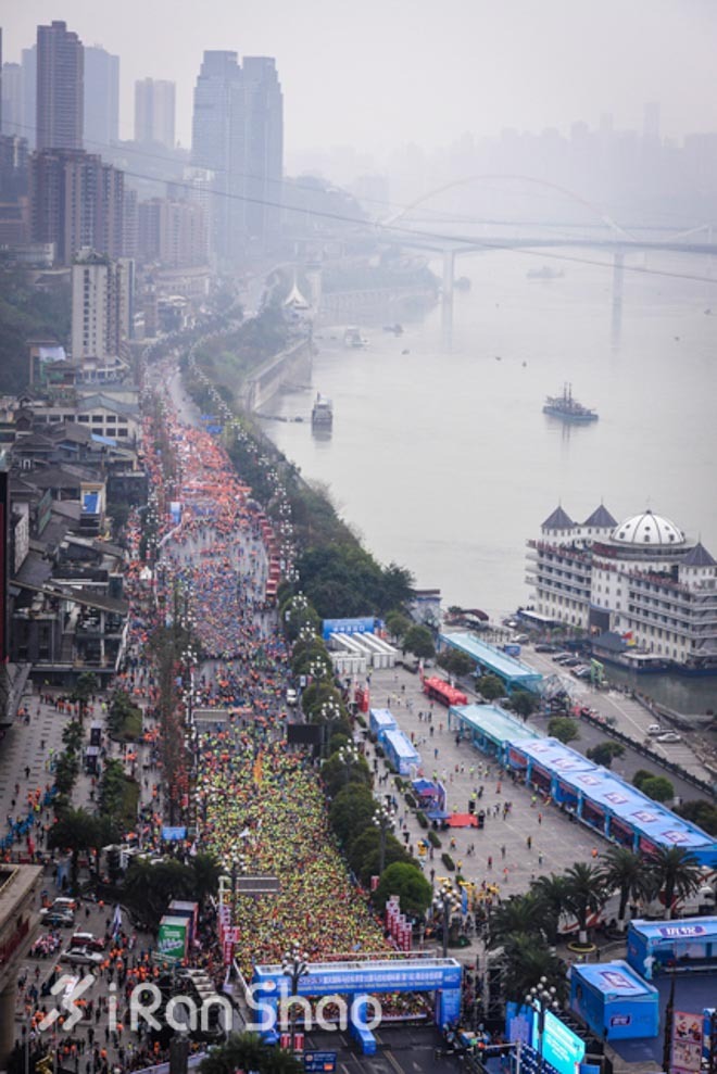 重庆跑不桑 美女跑不停