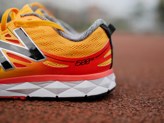 骚气十足，极致轻量，全面均衡的New Balance RC1500v2竟跑鞋评测