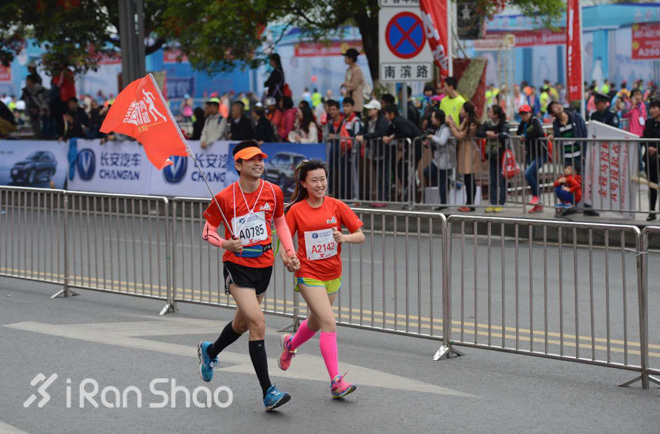 重庆跑不桑 美女跑不停