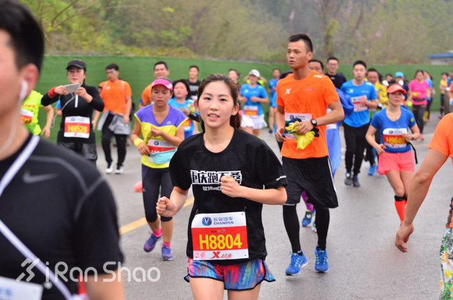 重庆跑不桑 美女跑不停