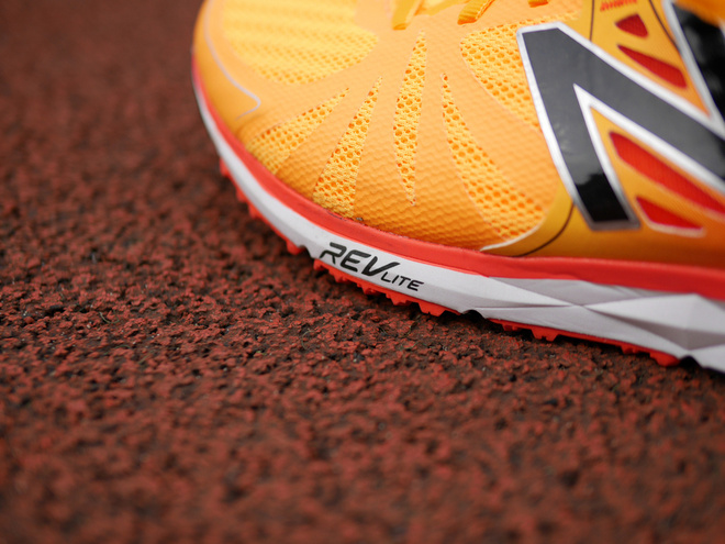 骚气十足，极致轻量，全面均衡的New Balance RC1500v2竟跑鞋评测