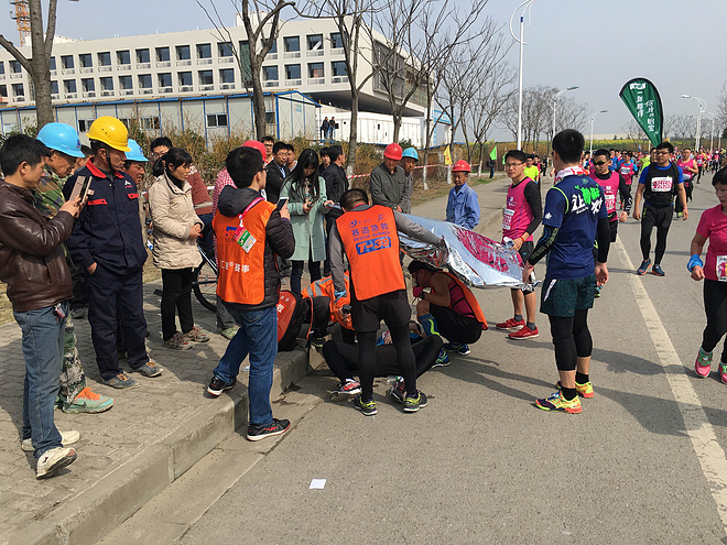 不要只看无锡马拉松的骚背心