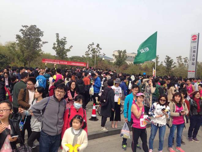 不要只看无锡马拉松的骚背心