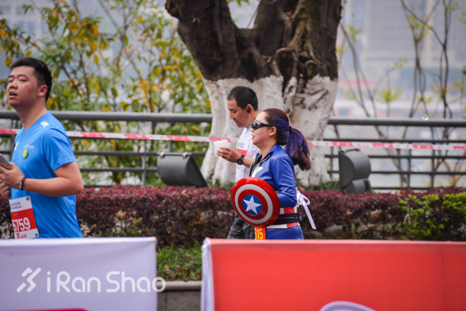 重庆跑不桑 美女跑不停