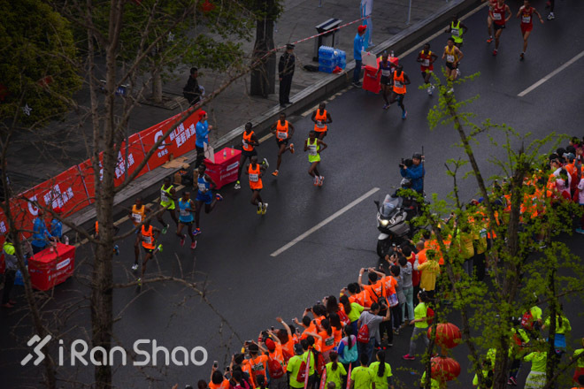 重庆跑不桑 美女跑不停