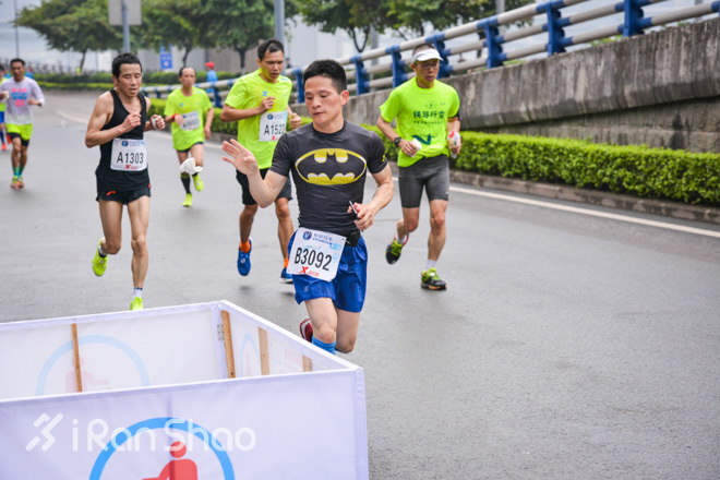 重庆跑不桑 美女跑不停