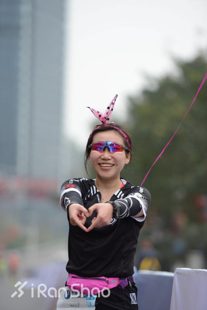 重庆跑不桑 美女跑不停