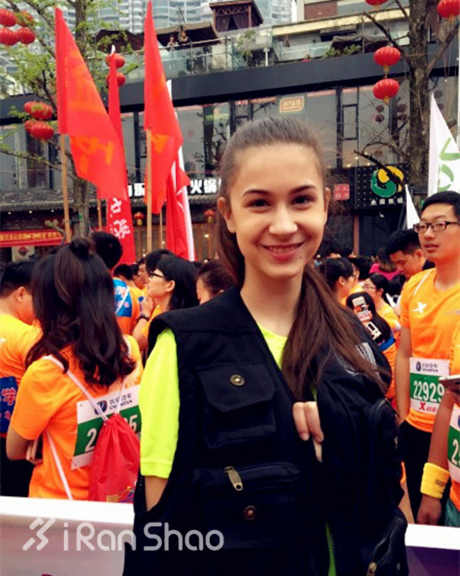 重庆跑不桑 美女跑不停