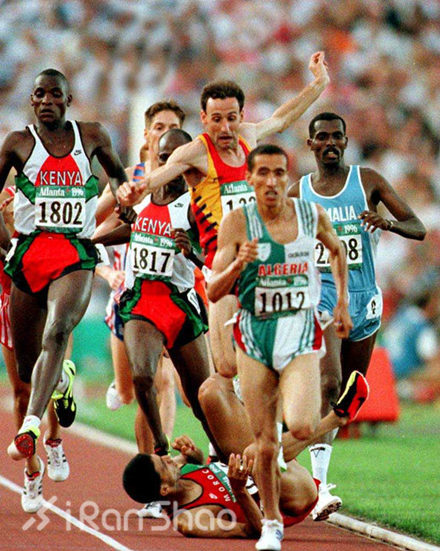 那些摔出来的跑步世界冠军