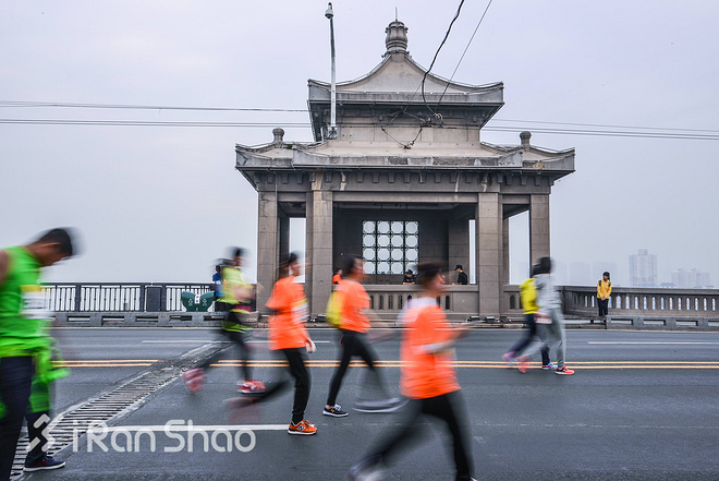 大武汉 | 是时候告诉你们昨天汉马的一些真相了