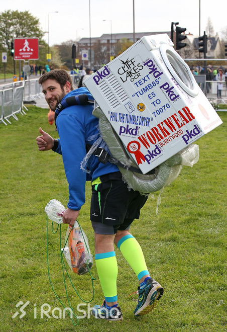 漫跑英伦 |  疼痛阻挡不了冠军 图说伦敦马拉松