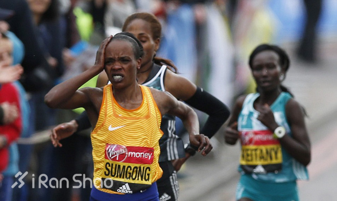 漫跑英伦 |  疼痛阻挡不了冠军 图说伦敦马拉松