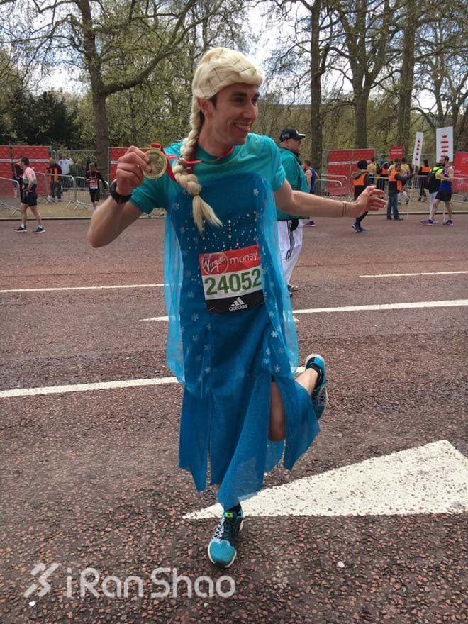 漫跑英伦 | 伦敦马拉松  一场充满爱意的街头大型化装舞会