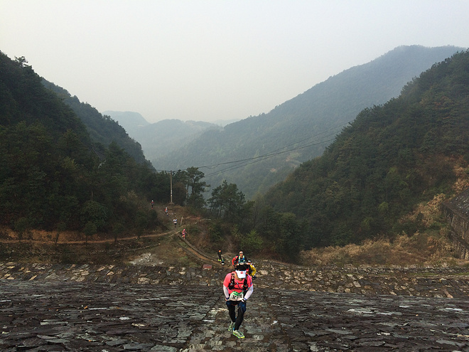 身体和灵魂，总有一个要在路上——2016北山之巅（金华山）越野挑战赛复仇记