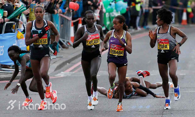 漫跑英伦 |  疼痛阻挡不了冠军 图说伦敦马拉松