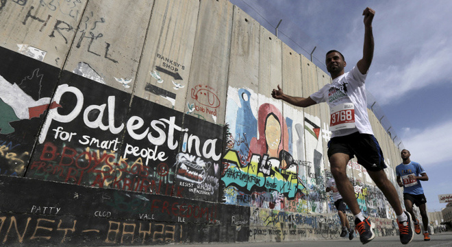 马拉松城纪 | 两场奔跑在战争与和平间的马拉松