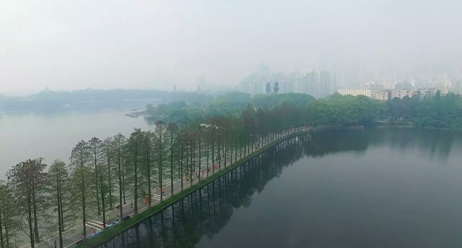 人间四月天跑汉马