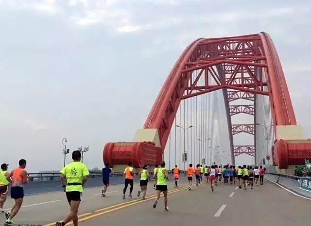 人间四月天跑汉马