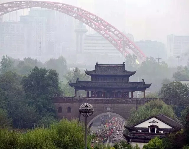 人间四月天跑汉马