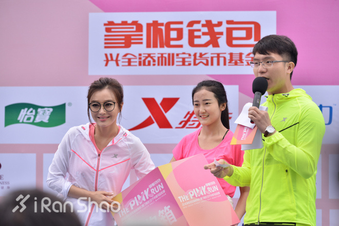 妹子总在风雨后 海峡两岸女子半程马拉松厦门开赛