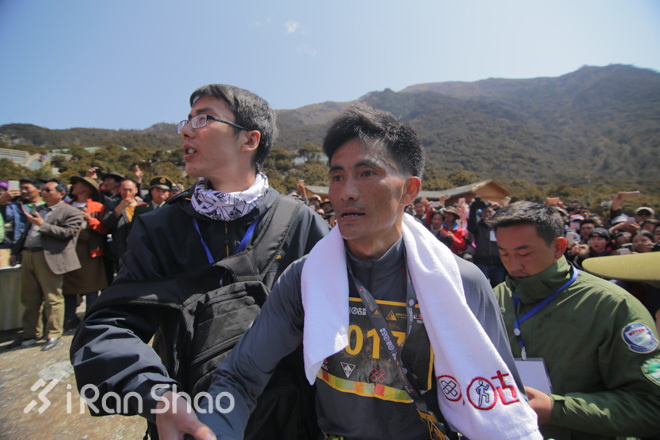 现场 | 亚丁，三座神山与一群奔跑的人
