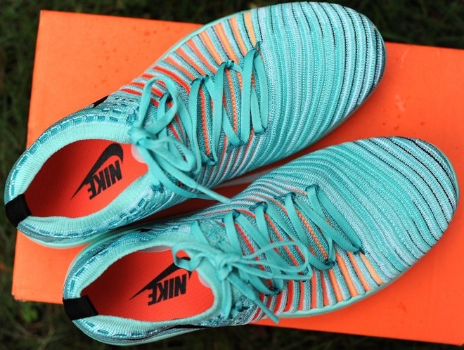 罗袜生尘 让脚掌在大地上划出轻柔华尔兹——NIKE Free Transform Flyknit训练鞋测评