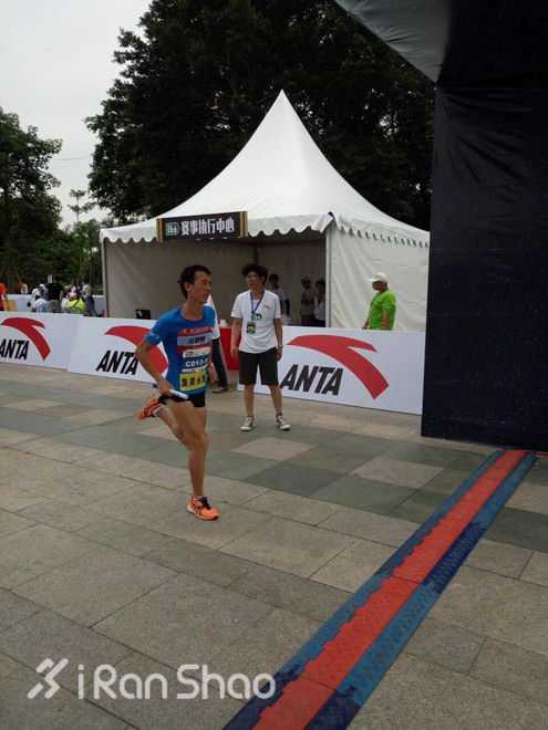 人物 | 4周4全马 三进2:40：中国赏金跑者刘路峰