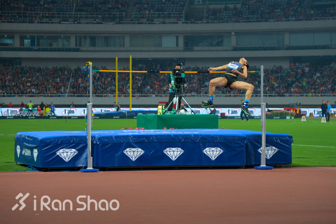 视频 | 中国田径新星张国伟  我的高度 我做主