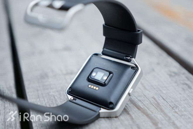 开箱 | Fitbit Blaze 就做不一样的智能运动手表