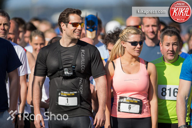 人物 | 亨利·卡维尔来打假  超人真的在赛道上了