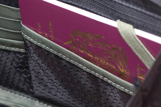 Osprey Document Zip 护照文件包