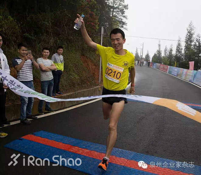 人物 | 4周4全马 三进2:40：中国赏金跑者刘路峰