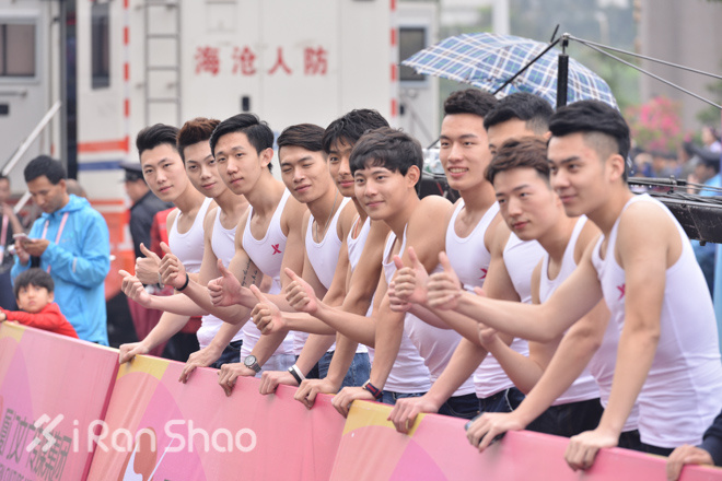 妹子总在风雨后 海峡两岸女子半程马拉松厦门开赛