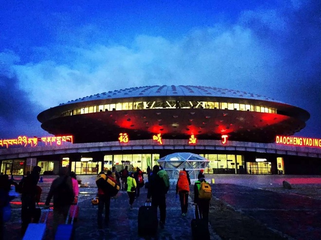 天空之外，亚丁觐山