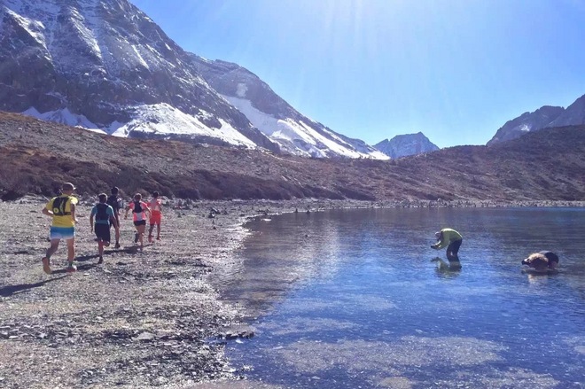 天空之外，亚丁觐山