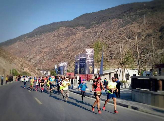 天空之外，亚丁觐山