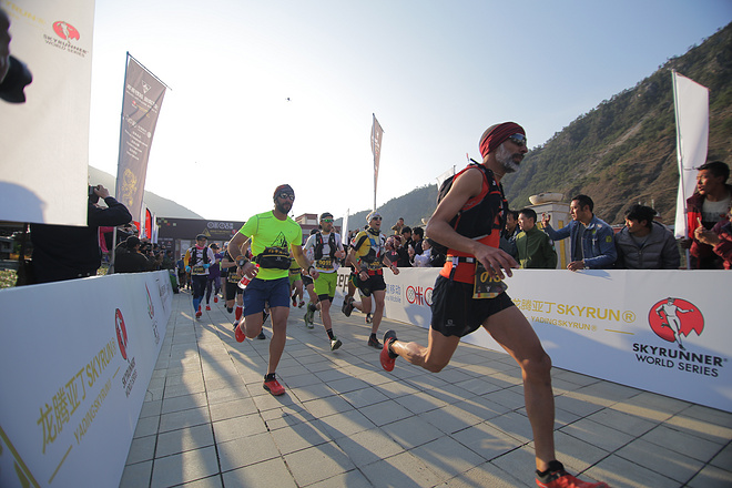 天空之外，亚丁觐山