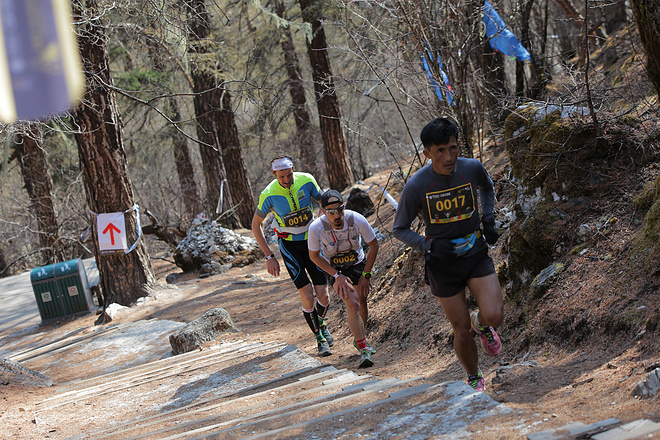 天空之外，亚丁觐山