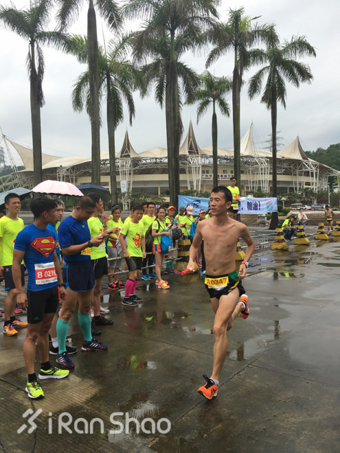 人物 | 4周4全马 三进2:40：中国赏金跑者刘路峰