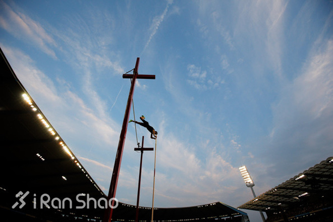 人物 | 克服引力 撑向蓝天：撑杆跳和雷诺拉维莱涅 （下）