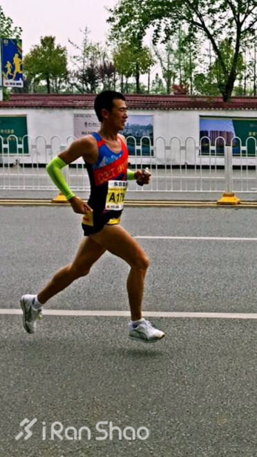 人物 | 4周4全马 三进2:40：中国赏金跑者刘路峰