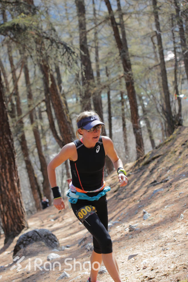 现场 | 亚丁，三座神山与一群奔跑的人