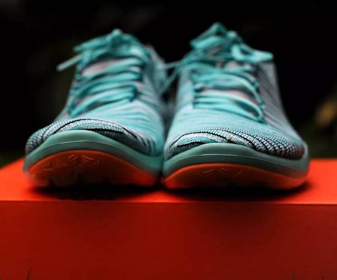 罗袜生尘 让脚掌在大地上划出轻柔华尔兹——NIKE Free Transform Flyknit训练鞋测评