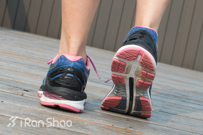跑鞋 | 脚感柔软更轻盈 ASICS NIMBUS-18无需吝啬你的溢美之词