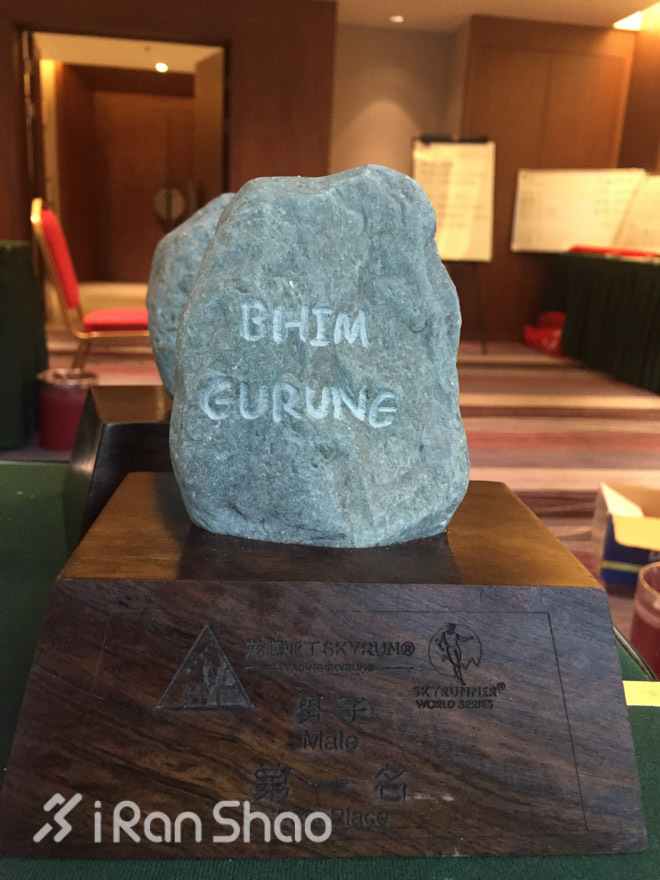 现场 | 亚丁，三座神山与一群奔跑的人