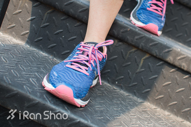 跑鞋 | 脚感柔软更轻盈 ASICS NIMBUS-18无需吝啬你的溢美之词